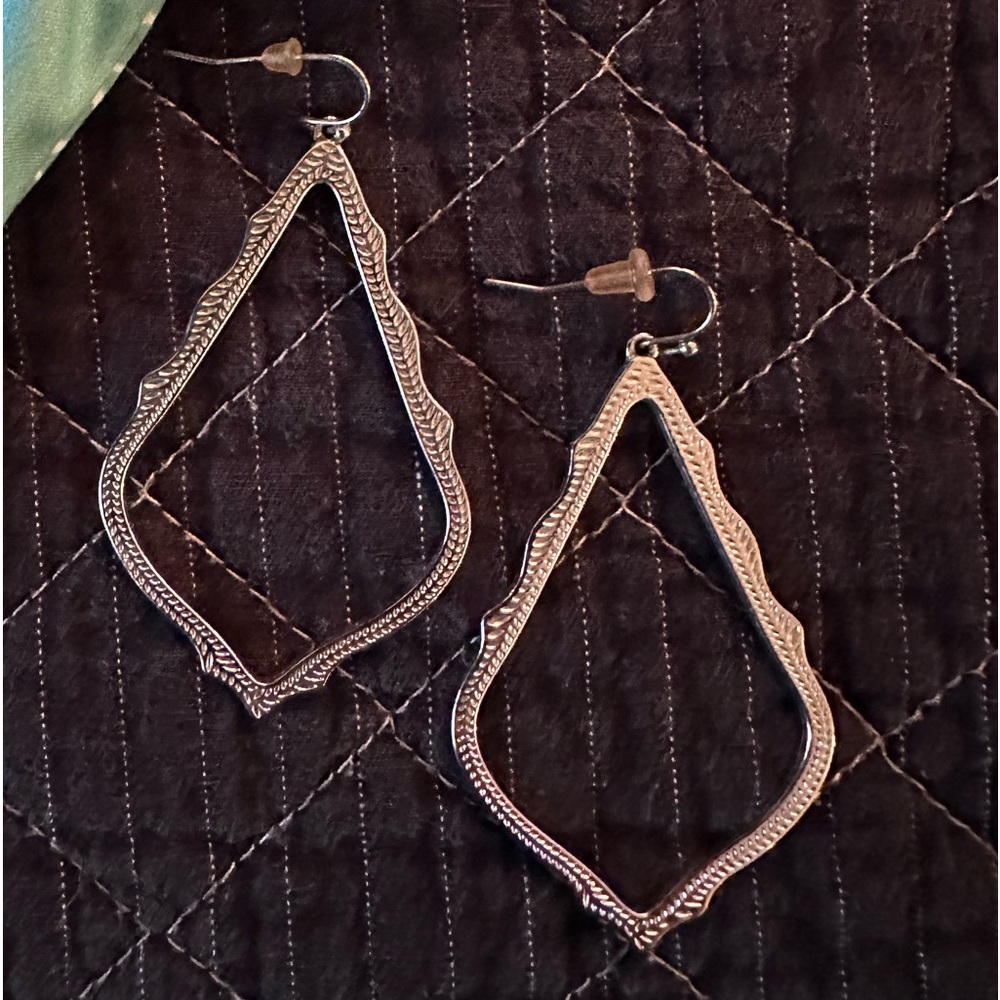Kendra Scott larger Sophia drop earrings